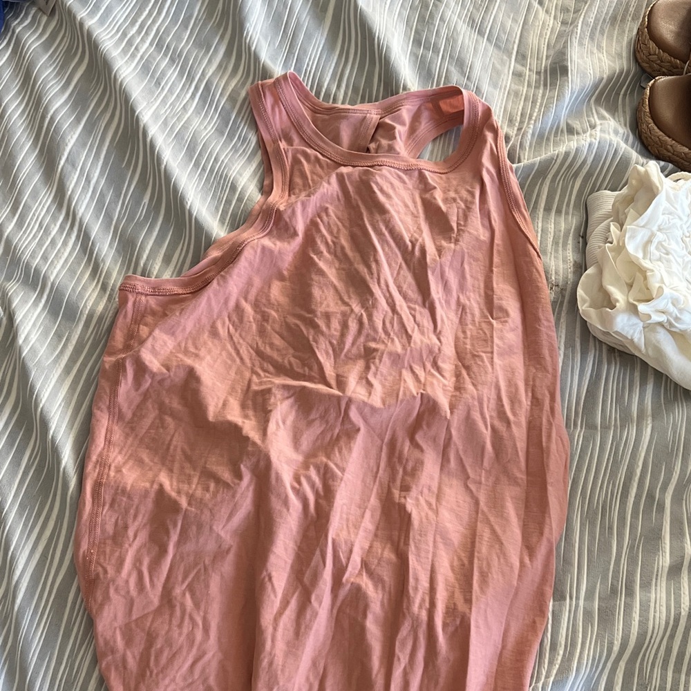 Lululemon split back training top Pink
